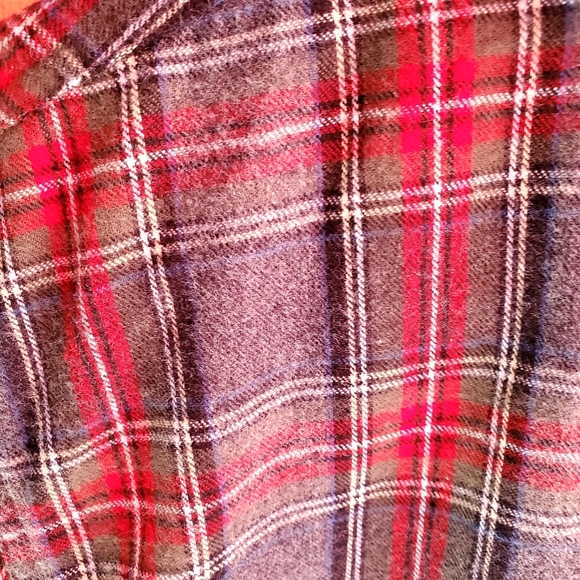 LL Bean Men's Grey & Red Plaid Flannel Shirt size Medium - Picture 2 of 9